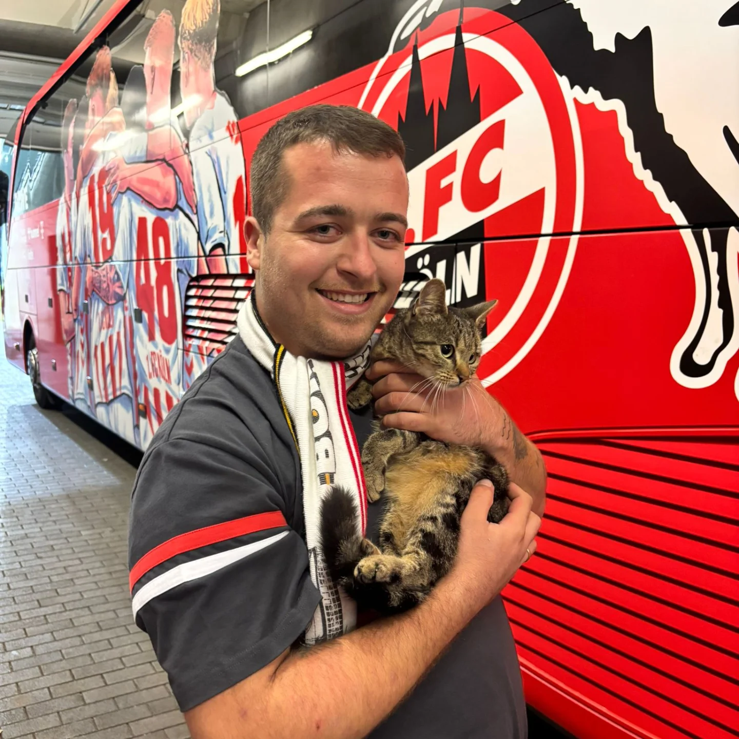 ....auch in der Freizeit immer als Tierretter im Einsatz💪🐈⬛⚽️